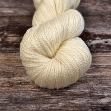 Load image into Gallery viewer, Scrumptious 4 Ply (Fyberspates)