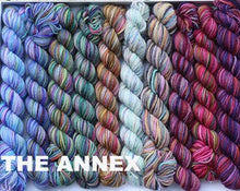 Load image into Gallery viewer, Pencil Box (Koigu)