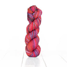 Load image into Gallery viewer, Anica Shawl Kit (Urth Yarns)