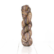 Load image into Gallery viewer, Anica Shawl Kit (Urth Yarns)