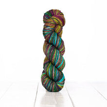 Load image into Gallery viewer, Anica Shawl Kit (Urth Yarns)