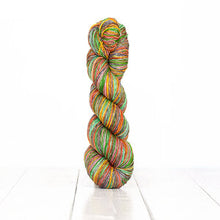 Load image into Gallery viewer, Anica Shawl Kit (Urth Yarns)
