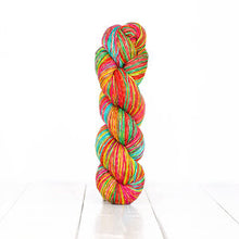 Load image into Gallery viewer, Anica Shawl Kit (Urth Yarns)