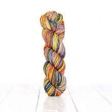 Load image into Gallery viewer, Anica Shawl Kit (Urth Yarns)