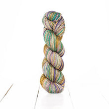 Load image into Gallery viewer, Anica Shawl Kit (Urth Yarns)