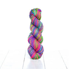 Load image into Gallery viewer, Anica Shawl Kit (Urth Yarns)