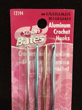 Load image into Gallery viewer, Silvalume Crochet Hook Set (Sizes C-F) (Susan Bates)
