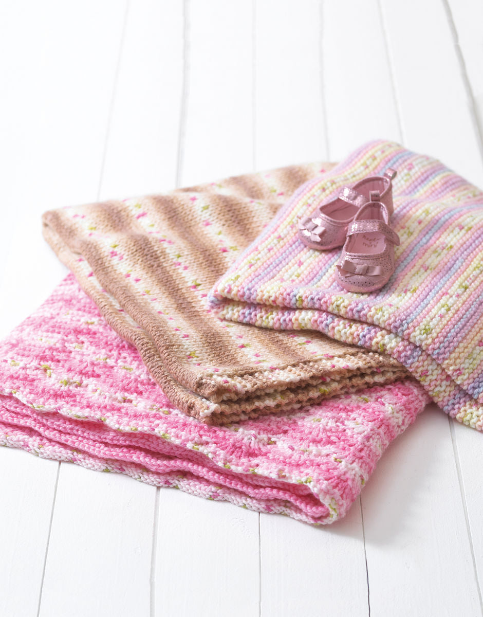 3 Easy Knit Baby Blankets 4676 (Hayfield)