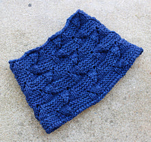 Load image into Gallery viewer, Cattywampus Cowl Pattern (Laura Aylor)
