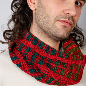 Yule Plaid Scarf or Cowl Kit (Urth Yarns)